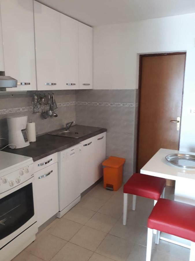 צזריקה Apartman Grospic 2 מראה חיצוני תמונה