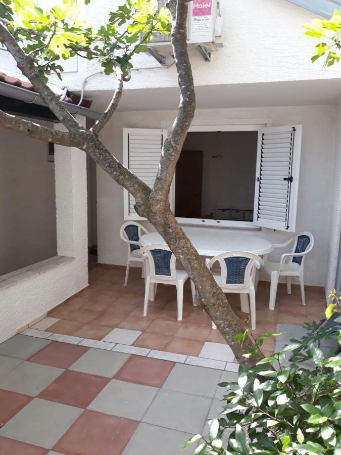 צזריקה Apartman Grospic 2 מראה חיצוני תמונה