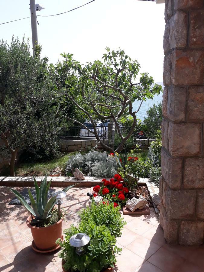 צזריקה Apartman Grospic 2 מראה חיצוני תמונה